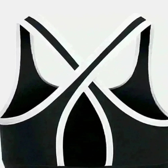 Under‎ Armour Girls' Crossback Sports Bra in Black - Size Small - Picture 2 of 6